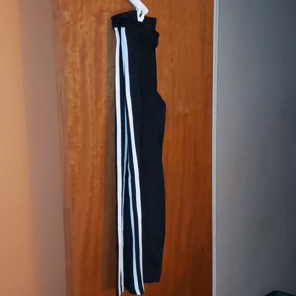 🔷️$8/ea OR 3/$20🔷️EXERCISE CAPRIS - Picture 4 of 4